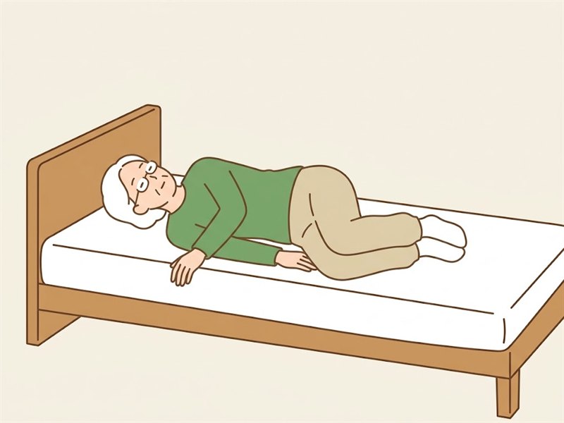 立てた膝を手前へ倒し、骨盤から体がついてくる
