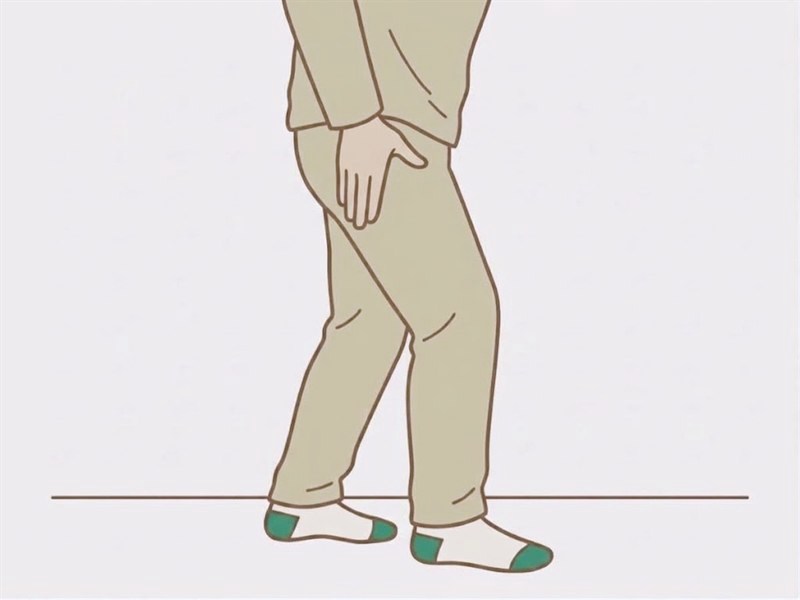 脚の付け根に手をそえて立っている方を、横から見た図